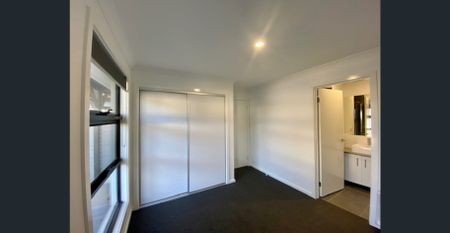 Modern Townhouse - Photo 2