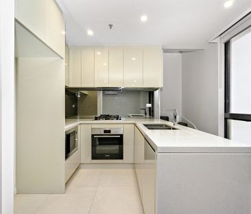 Deluxe Split‑Level Luxury Apartment in the Heart of Parramatta - Photo 4