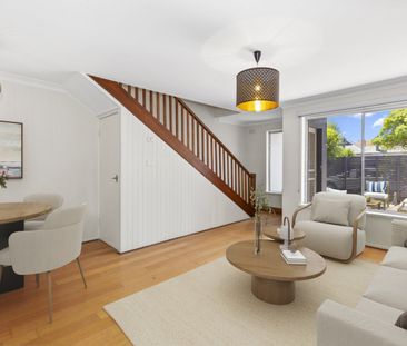 Sophisticated double-storey rental in prime Mentone location - Photo 1