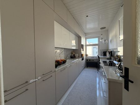 Charmante Altbauwohnung in idyllischer Wohnlage mit Balkon - Foto 3