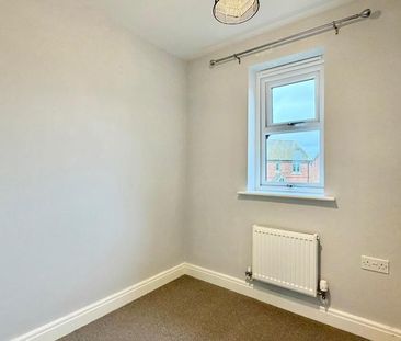 3 bedroom end of terrace house to rent - Photo 3