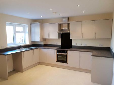 3 bedroom end of terrace house to rent - Photo 3