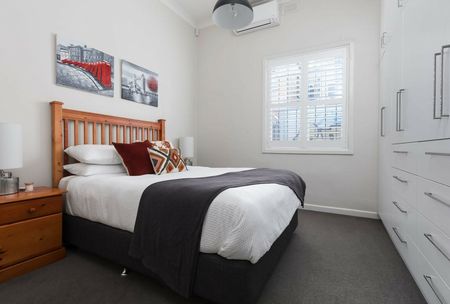 Charming Updated Victorian in a Prized Carlton North Location - Photo 4