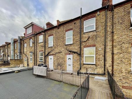 2 bedroom flat to rent - Photo 3