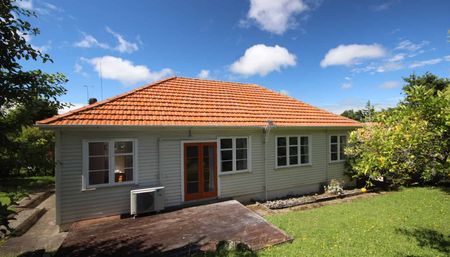 THREE BEDROOMS - ROSLYN - Photo 5