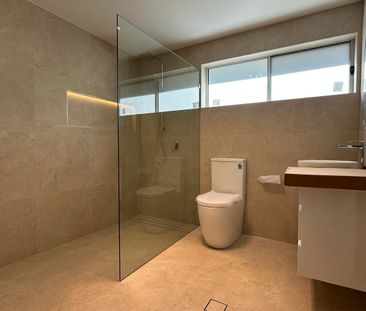 FULLY RENOVATED 5-BEDROOM FAMILY HOME - Photo 5