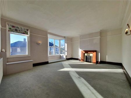 4 bedroom flat to rent - Photo 2