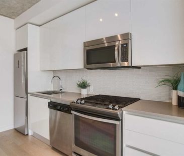 For Lease - 111 Bathurst Street Unit# 408, Toronto, Ontario - Photo 3