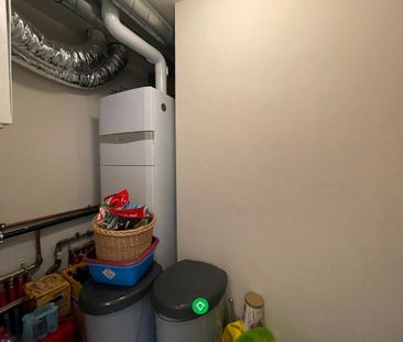 Ruim, lichtrijk appartement met 2 slaapkamers en autostandplaats te Roeselare - Photo 2