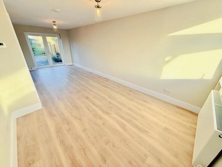 3 bedroom House To Let - Photo 2