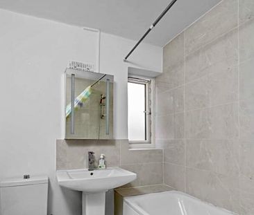 3 Bed Semi-Detached House, Summers Lane, N12 - Photo 6