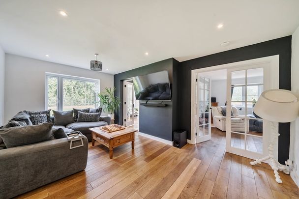 5 bedroom detached house to rent - Photo 1