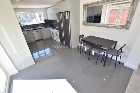 1 bedroom in a house share to rent - Photo 5