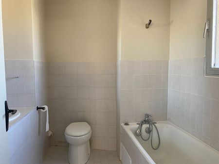 AVIGNON-INTRA-MUROS- T2 avec bureau TERRASSE, - Photo 3