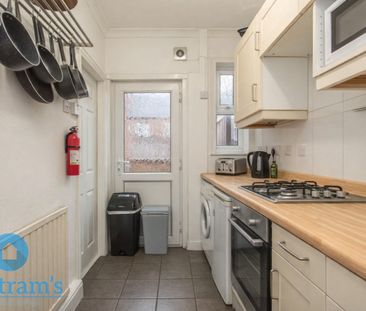 4 bed Semi-Detached House for Rent - Photo 2