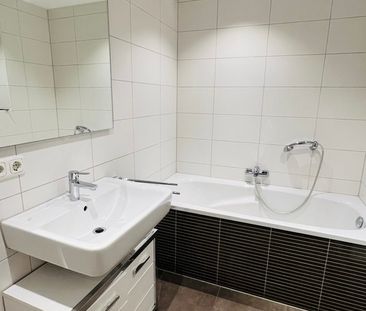 Miete inkl. Nebenkosten: 2.500 € pro Monat, plus Strom, plus Heizung - Photo 1