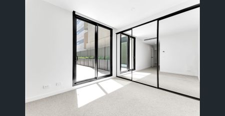 Spacious Three Bedroom Home with Enormous Terrace - Photo 4