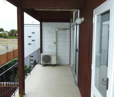 Sunny 2-Bedroom Upstairs Unit with Modern Amenities and Garage! - Photo 3