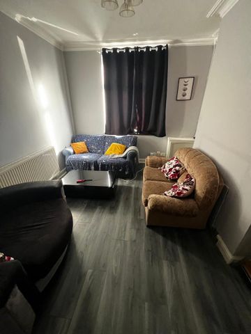 3 bedroom terraced house to rent - Photo 2