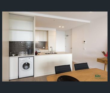 Two Bedroom Apartment with Stunning City Views - Photo 4