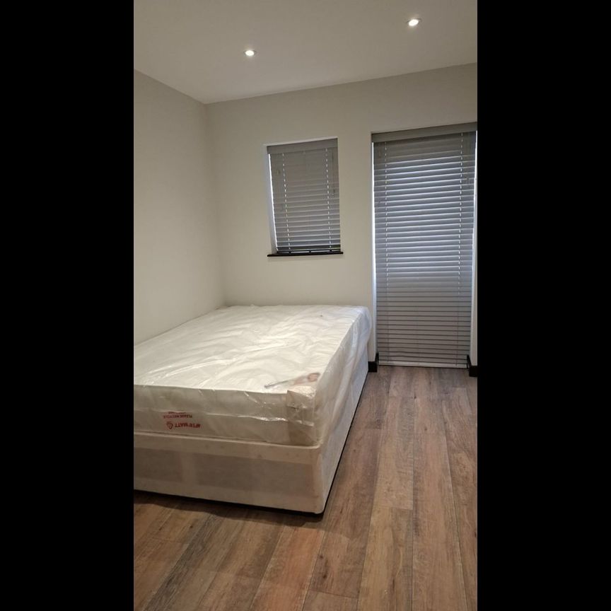 Studio Flat, Donnybrrok Road, SW16 - Photo 1