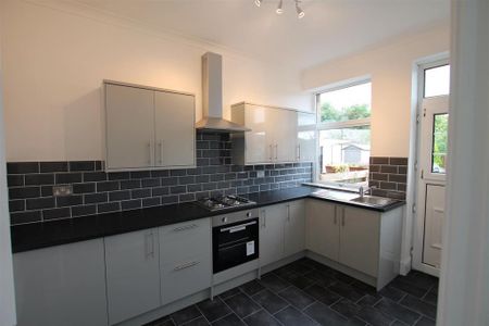 2 bedroom end of terrace house to rent - Photo 4