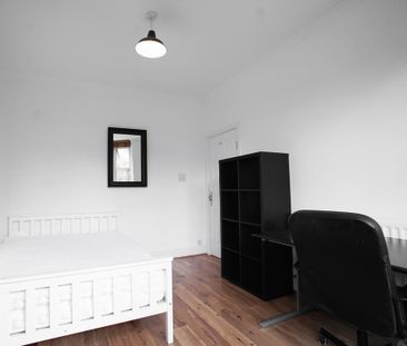 4 bedroom terraced house to rent - Photo 3