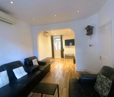 4 bedroom semi-detached house to rent - Photo 4