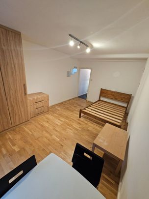 Studio Flat, Shepherds Bush Road, W6 - Photo 1