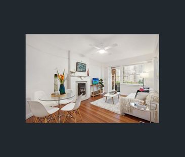 HUGE 1 bedroom + parking - Photo 2