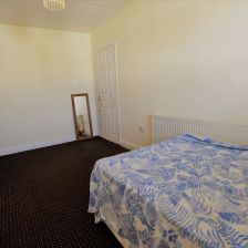 3 bedroom House in Park View Avenue, Leeds - Photo 1