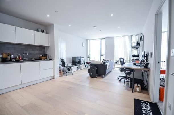 1 Bed Flat, Royal Wharf, E16 - Photo 1