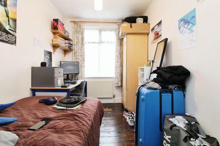 5 Bed Terraced House, Arnold Road, SO17 - Photo 3