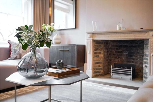 A fantastic three bed maisonette situated in the popular location of Onslow Gardens moments from the local amenities of South Kensington. - Photo 1