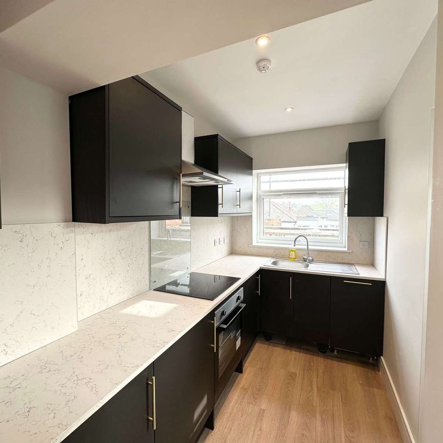 Brand New Stylish En-Suite Double Rooms in Poole Room 1 - Photo 2