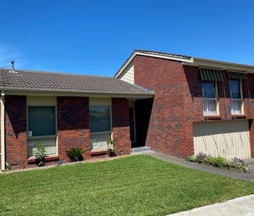 2/33 Munro Street, Macleod - Photo 3