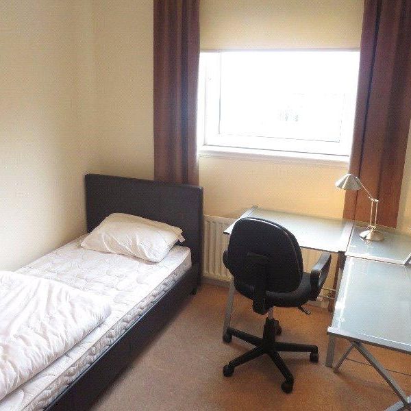 3 bedroom flat to rent - Photo 1
