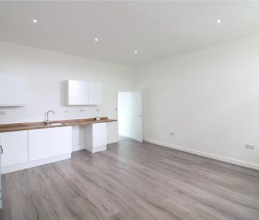 2 bedroom maisonette to rent - Photo 5