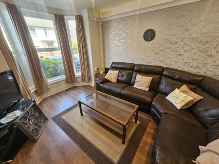 5 Bed - 8 Walmsley Road, Hyde Park, Leeds - LS6 1NG - Student - Photo 2