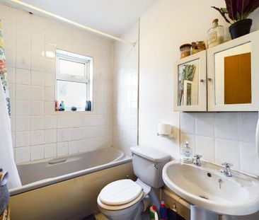 2 bedroom ground floor flat to rent - Photo 5