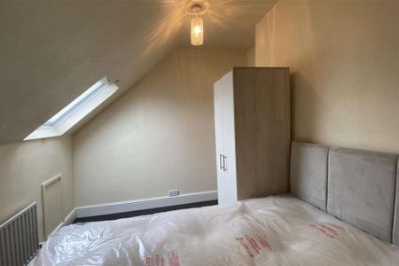 3 bedroom flat to rent - Photo 2