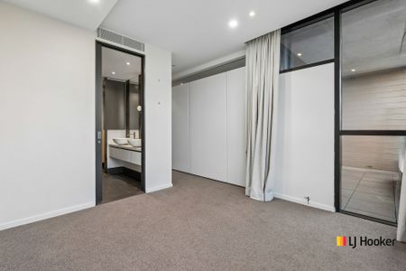 State of the Art Apartment - Photo 3
