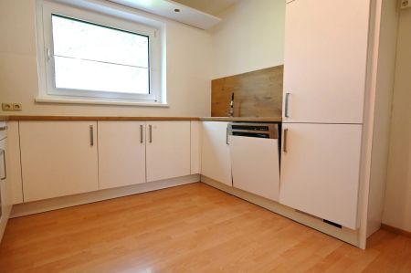Zentrale Wohnung im Grünen – perfekt aufgeteilte 4,5-Zimmer-Wohnung mit Balkon am Bindermichl - Photo 3