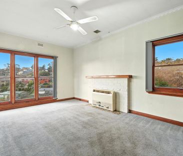 Three Bedroom Home in a Central Location - Photo 4