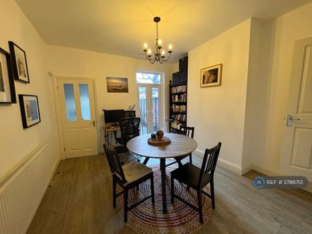 2 bedroom terraced house to rent - Photo 5