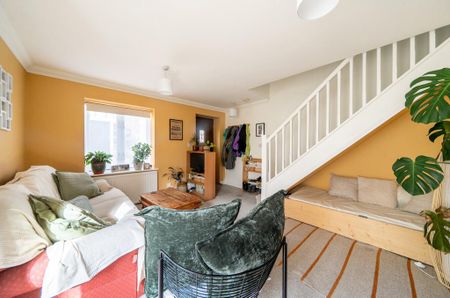 2 bedroom end of terrace house to rent - Photo 2