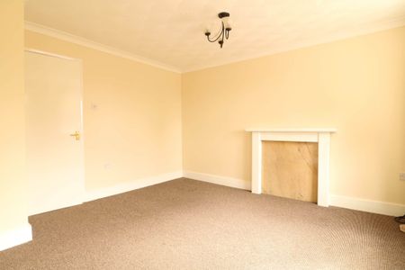 The Fairways, Scunthorpe - Photo 2