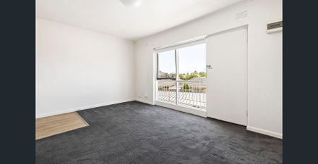 Low maintenance in Great Location! - Photo 4