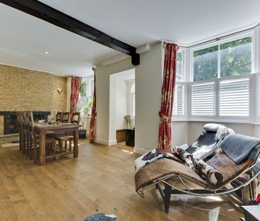 Knipp Hill, Cobham, KT11 - Photo 1