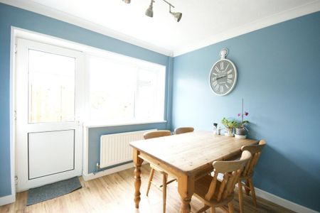 3 bedroom semi-detached house to rent - Photo 3